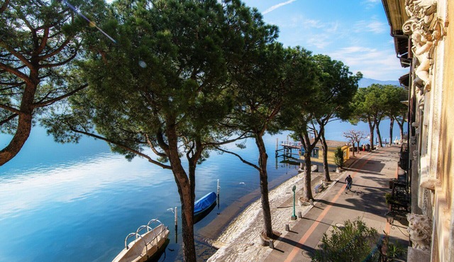 Romantic one-bedroom apartment with lake view in Morcote (Papavero)