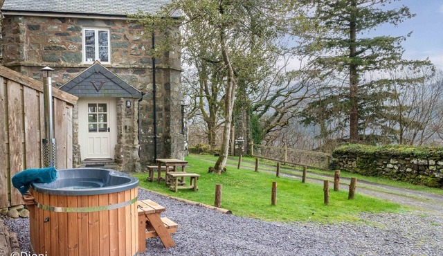 Romantic One Bedroom Cottage In The Hills Above Dolgellau | Deer-Park-Lodge