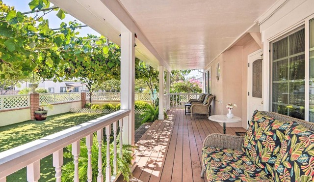 Romantic Pasadena Home w/Covered Porch!