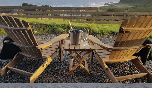 Romantic Pod, Sea view, King-size bed, Walk to the beach & harbour