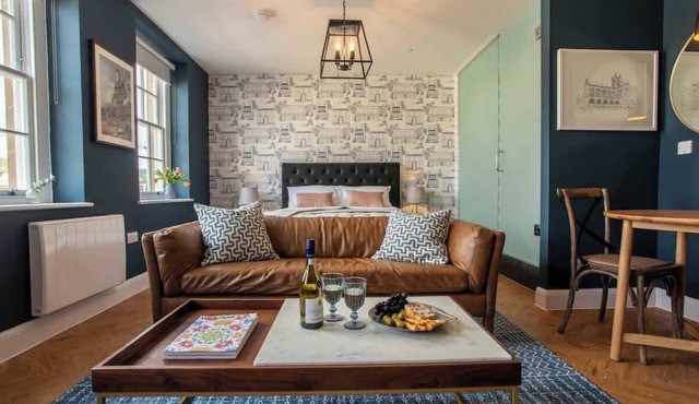 Romantic Retreat - Abbey views