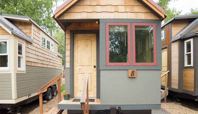Romantic Retreat at Cherry Birch – Cozy Tiny Home by the River in Lyons