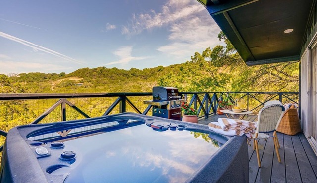 Romantic Retreat at Canyon Lake!