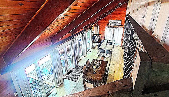 Romantic Retreat with King Suite, Luxurious Chalet Surrounded by Towering Maples