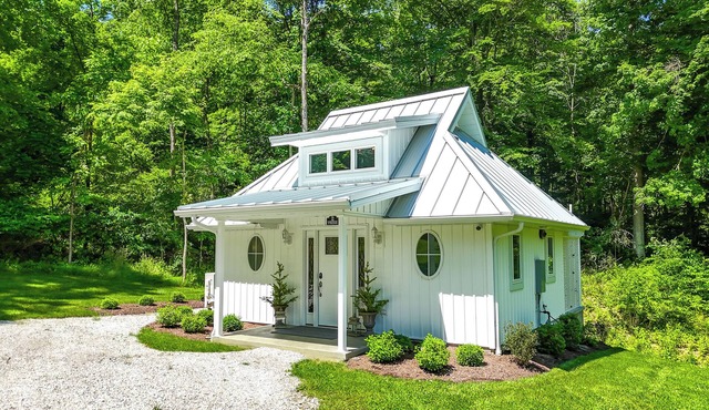 Romantic Retreat | Double Shower | Two Person Claw Foot Tub