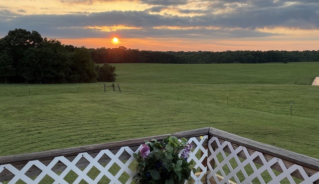 Romantic retreat located on the beautiful Sunset Hills Ranch