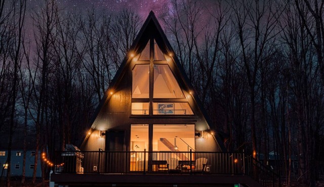 Romantic Retreat | Lakeview A-Frame | Hot Tub