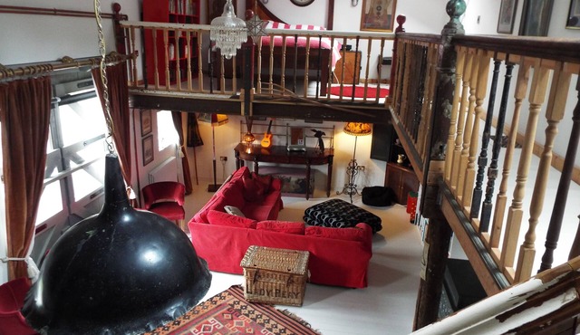 Romantic Retreat With Space, Character And Glorious Mountain Views