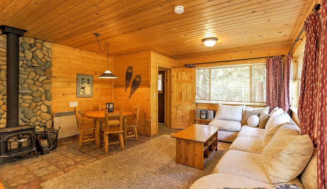 Romantic Riverfront Cottage - 1 Mile to Winthrop!