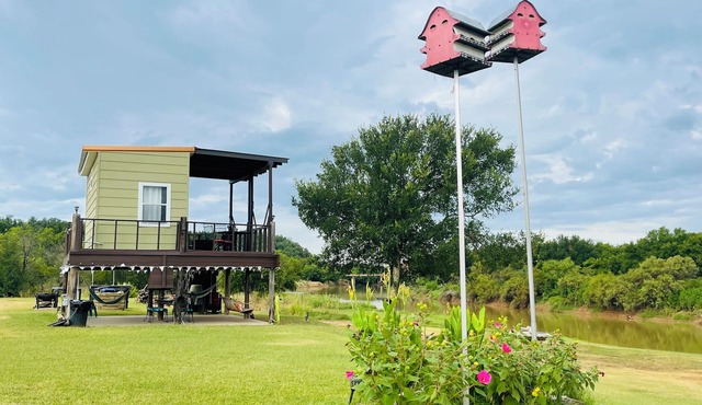 Romantic Riverfront Retreat