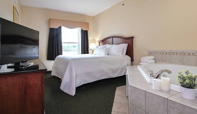 Romantic Riverside Escape | Pool, Spa & Golf at The Four Seasons Island Resort!