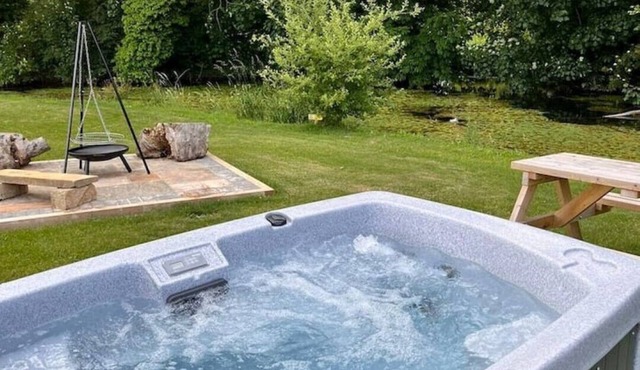 Romantic Riverside Pod with Private Hot Tub