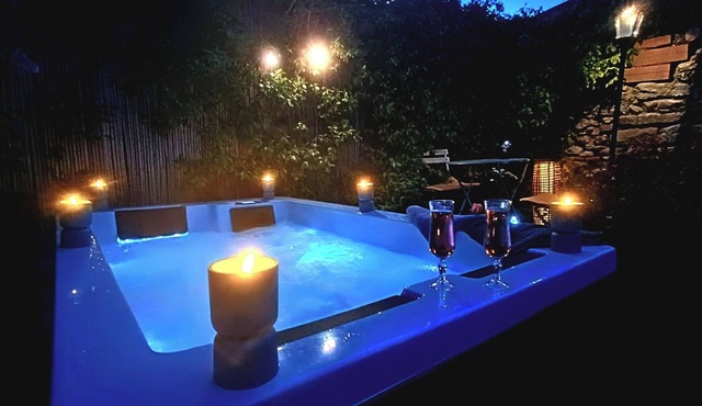 Romantic room in a presbytery with private spa near Carcassonne