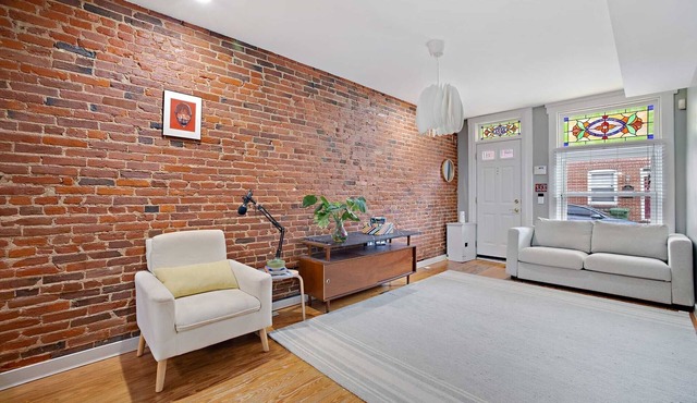 Romantic Rowhome, pet friendly + 6 minutes walk from Patterson Park