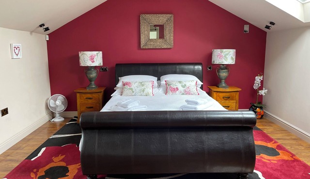 Romantic Rural Getaway for Two - spacious, luxury one-bedroomed cottage