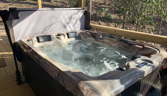 Romantic Rural Retreat/Hot tub/Fishing/Pond view/Woods/Private