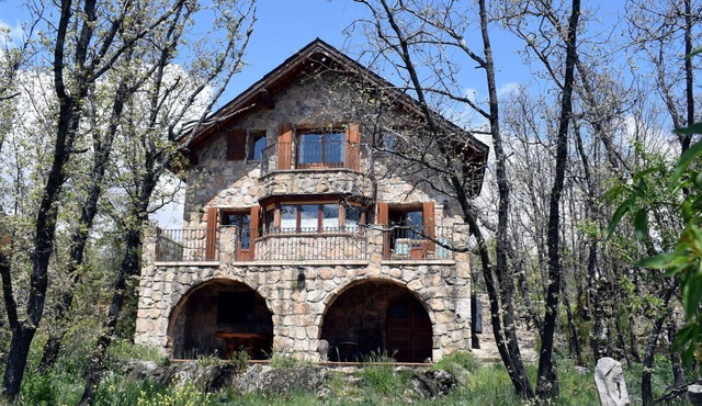 Romantic rustic house in the mountains of Madrid