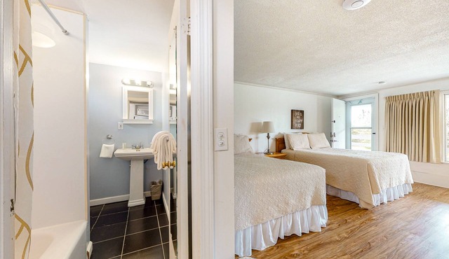 Romantic seaside getaway with pool & tennis courts - dog-friendly