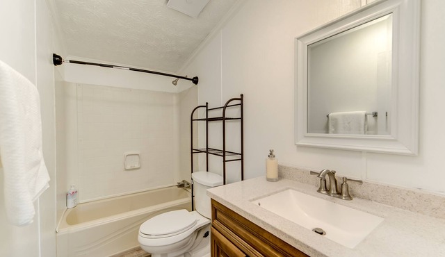 Romantic secluded cottage on 5 acres