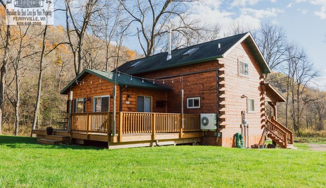 Romantic Secluded Creekside Cabin w/Hot Tub, Private Escape
