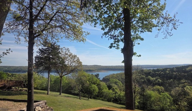 Romantic Seclusion Lake Norfork Cottage 10 w/Jacuzzi at Teal Point Resort w/private lake access