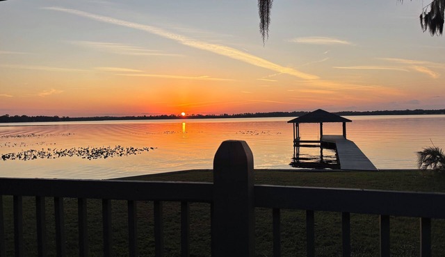 Romantic & Serene Escape with Lake Views Private dock, and Spectacular Sunsets