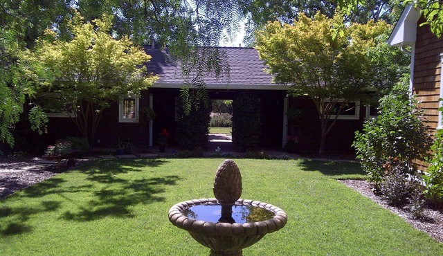 Romantic Sonoma Cottage On 1 Acre in Wine Country