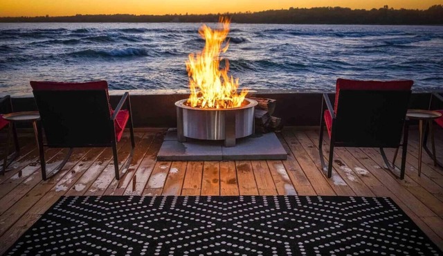 Romantic Spa Cottage* Hot Tub*Fireplace*Lake Views