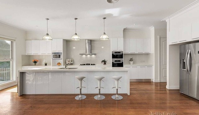 Romantic Spanish villa w/hot tub — 5 min from the beach!