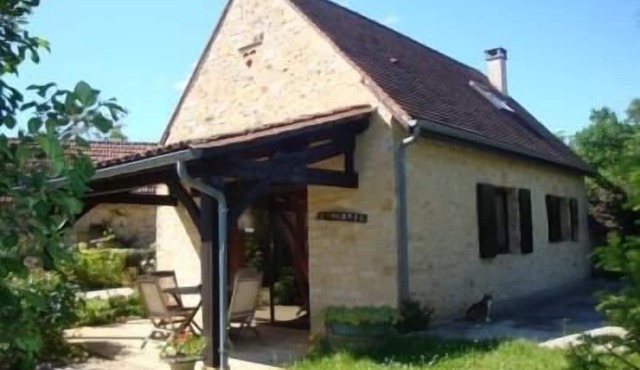 Romantic Stone Cottage at 2 km from celebrated Castles and the Dordogne River