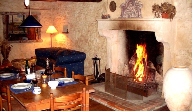 romantic stone house, very quiet in the nature park