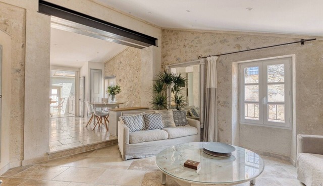 Romantic stone Loft in the heart of Valbonne