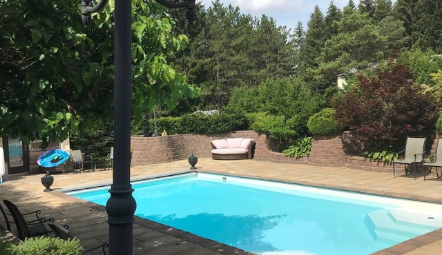 Romantic Studio Hideaway Heated Pool Option