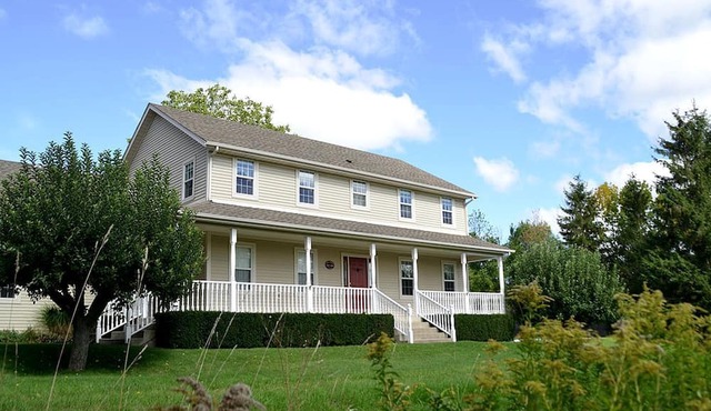 Romantic Suite Rental with a Solar Heated Pool near Niagara-on-the-Lake, Ontario