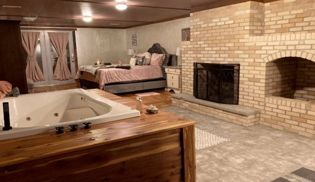 Romantic Suite 500 sq ft. of privacy