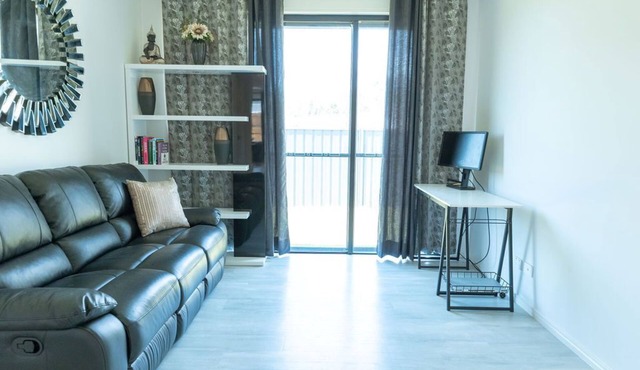 Romantic Suite - Private Entrance, Bathtub, TV