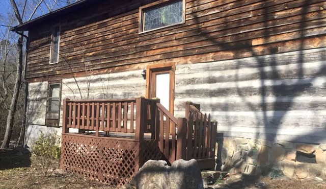 Romantic Suite Rental with Wi-Fi near the Mountains of Tremont, Tennessee