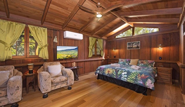 Romantic timber cabin on 75 acres with outdoor bath