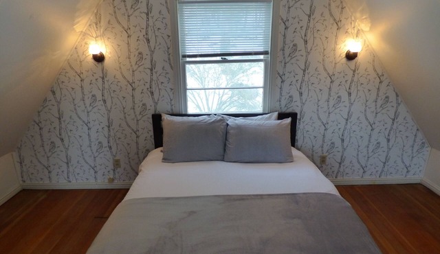 Romantic Tiny Cabin- With Lake View