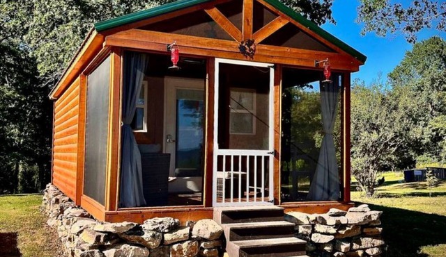 Romantic Tiny Cabin Farm Stay with Jacuzzi Tub