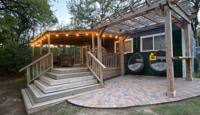 Romantic Tiny Texoma Retreat w/Big Deck Energy