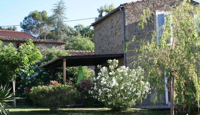 Romantic tower house for two on the La Grange winery