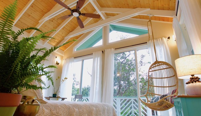 Romantic Tree Cottage in the Rainforest