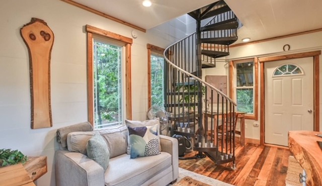 Romantic Treehouse Stay in the Sky