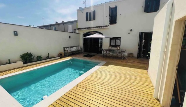 Romantic Village House over 200yrs old, near beaches, wine region. Private Pool