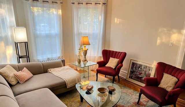 Romantic Victorian Apartment - 5 minutes to downtown/train to NYC.