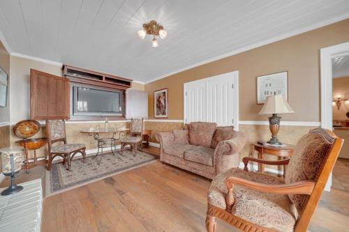 Romantic Victorian Getaway The Hideaway