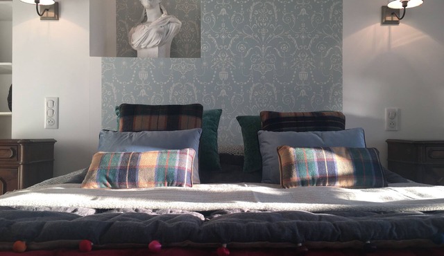 Romantic villa in Dordogne, air-conditioned, private heated pool, king size bed