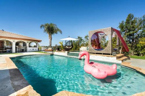 Romantic Villa in Pool Oasis Walk to Wineries