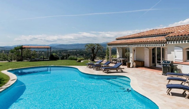 Romantic villa with exceptional view Absolute calm